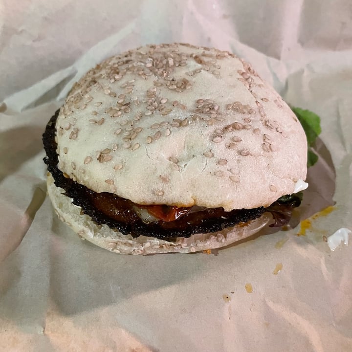 review photo of Plante Lab P-Burger shared by @lauraccontrafatto on 08 Oct 2022 - review