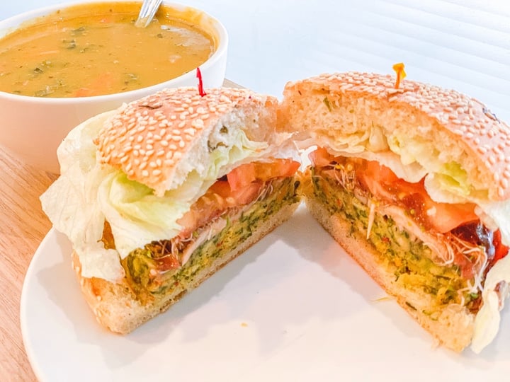 photo of Cedele Bakery Café Spinach and lentils burger shared by @curvyherby on  14 Nov 2019 - review