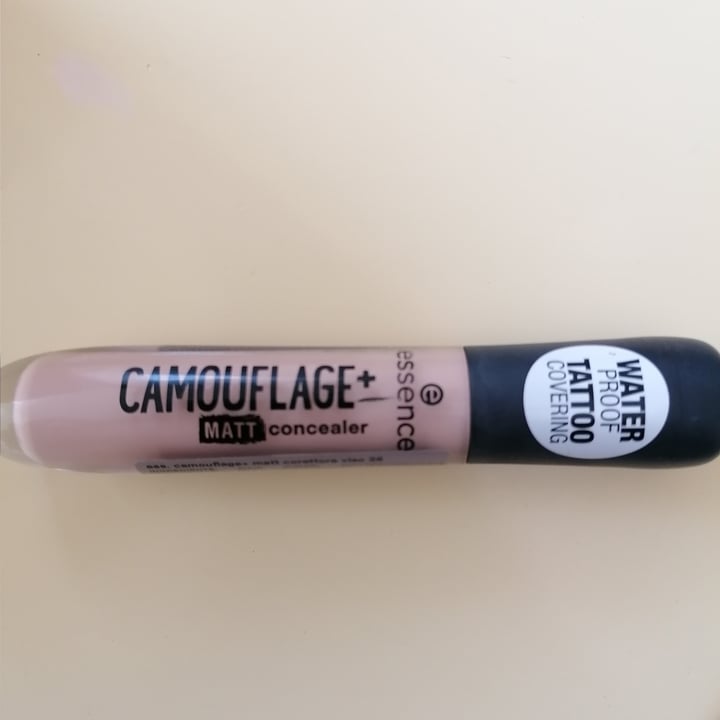 review photo of Essence Camouflage Matt Concealer 10 Light Rose shared by @giadacstllcc on 16 Apr 2022 - review