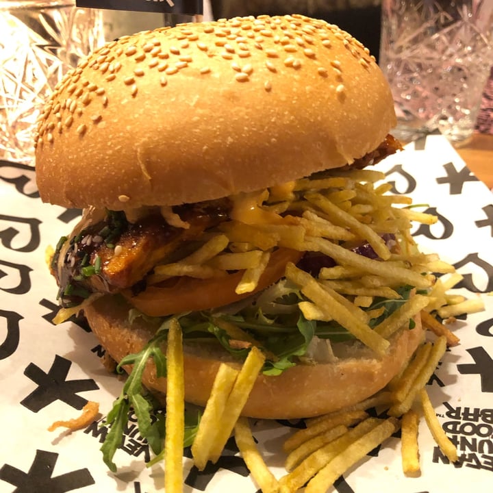 photo of Vegan Junk Food Bar Heppi ribs burger shared by @soff98 on  17 Dec 2021 - review