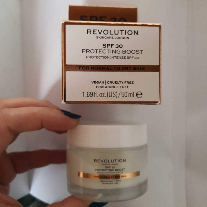 review photo of Revolution Beauty Protecting boost Spf 30 shared by @htsilvia on 21 Feb 2022 - review