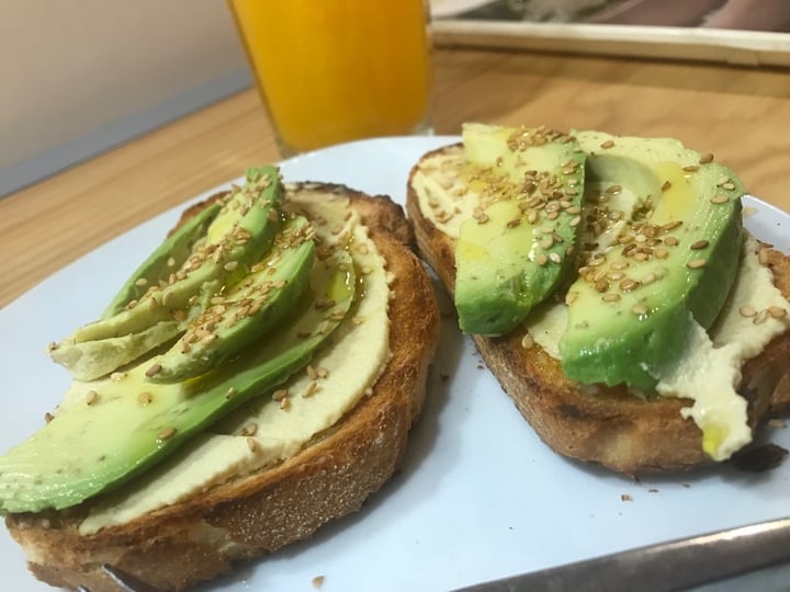 review photo of Santagloria Coffee & Bakery Tostadas de Aguacate y Humus shared by @veggo on 26 Jan 2020 - review