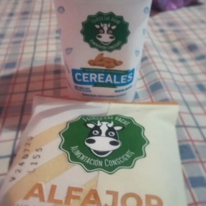 review photo of Felices Las Vacas Alfajor Maicena shared by @hazteunvegano on 25 Aug 2020 - review