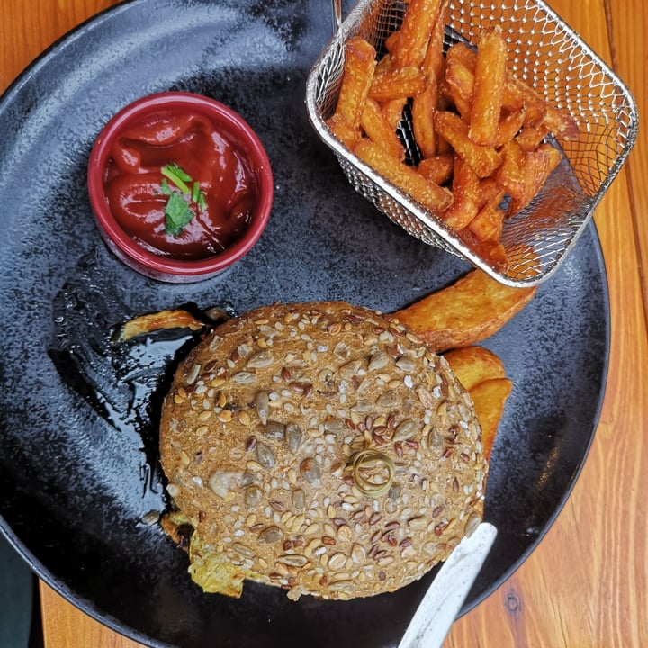 review photo of Restaurant Eloa by Cohen's Veggie Burger shared by @iseeflowers on 09 Aug 2020 - review