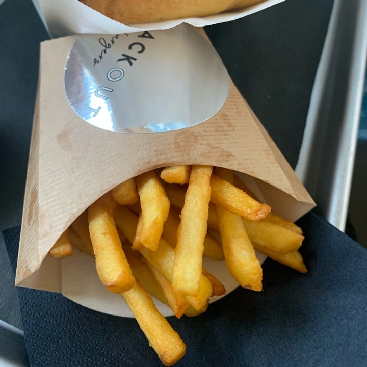 review photo of Blackout Burger Lindsay’s Beyond Cheesburger Menu shared by @margheeritin on 18 Jun 2022 - review