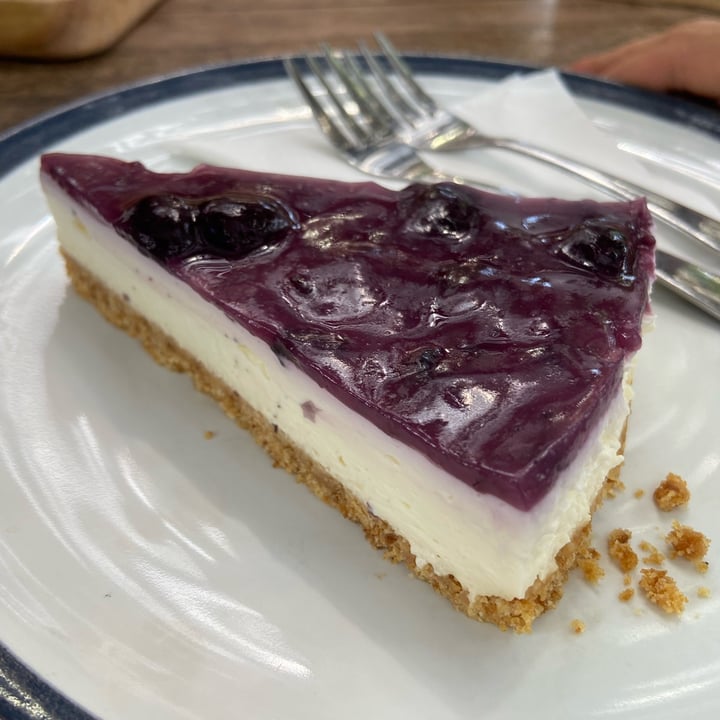 photo of Manggis in Canggu Blueberry cheesecake shared by @marieheidi on  15 Dec 2021 - review