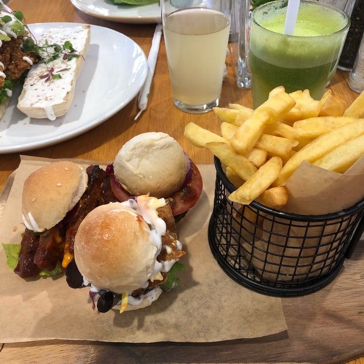 photo of Kaylee's Eatery Trio of sliders shared by @leeanneg on  01 Nov 2021 - review