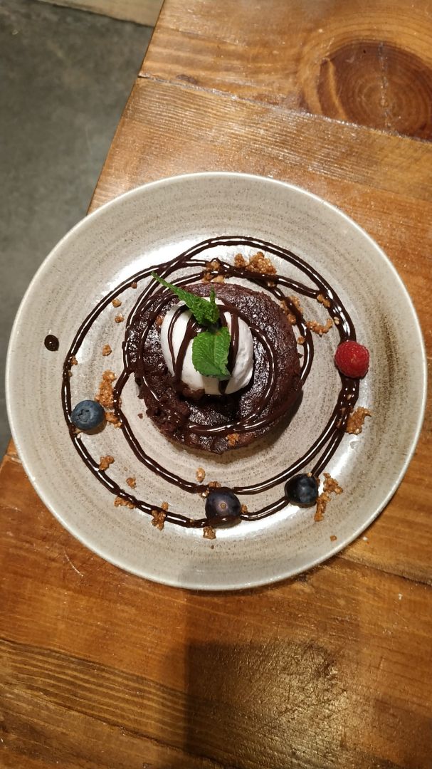 photo of SUPERCHULO MADRID Tarta de Chocolate Vegana shared by @brookebrooke on  25 Jan 2020 - review