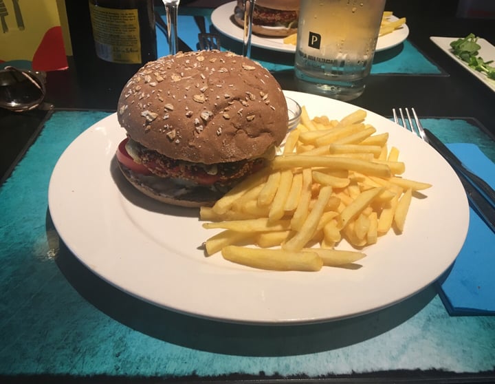 photo of Lady Green Biovegetarian Restaurant Vegan cheese burguer con patatas fritas shared by @beatrizbcn on  05 Aug 2019 - review