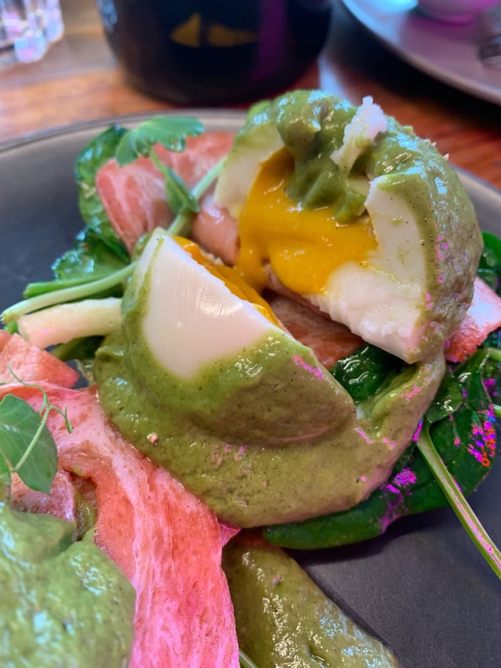 photo of Matcha Mylkbar Avocado Hollandaise Eggs shared by @hakamme on  18 Aug 2019 - review