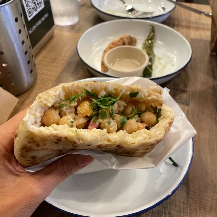 photo of Miznon Singapore Chickpea & Tahini Pita shared by @jenniferj1s on  18 Sep 2022 - review