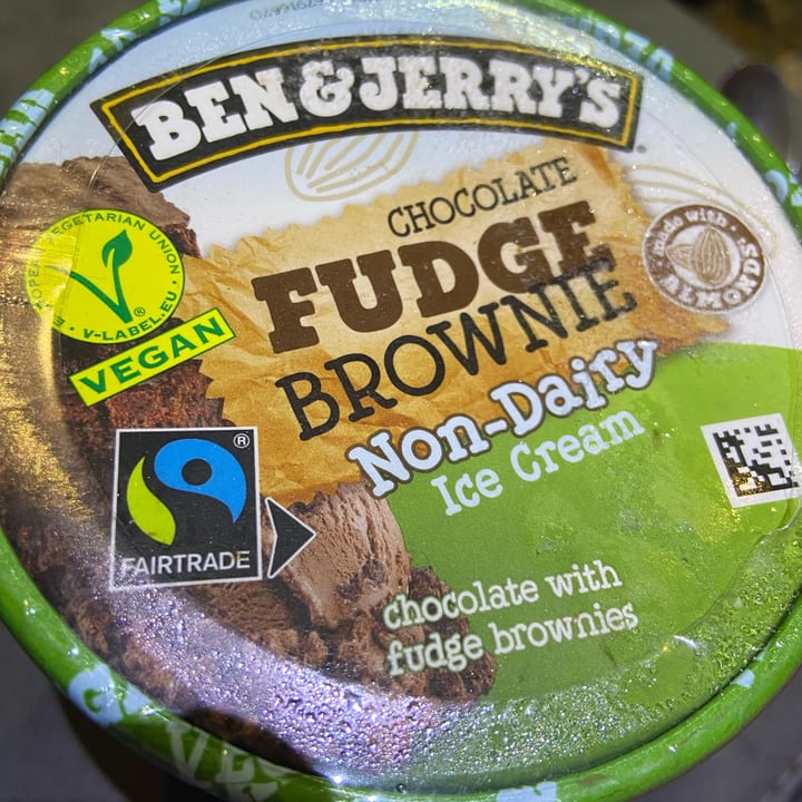 photo of Ben & Jerry's Chocolate Fudge Brownie Non-Dairy Ice Cream shared by @parissa on  05 Dec 2021 - review
