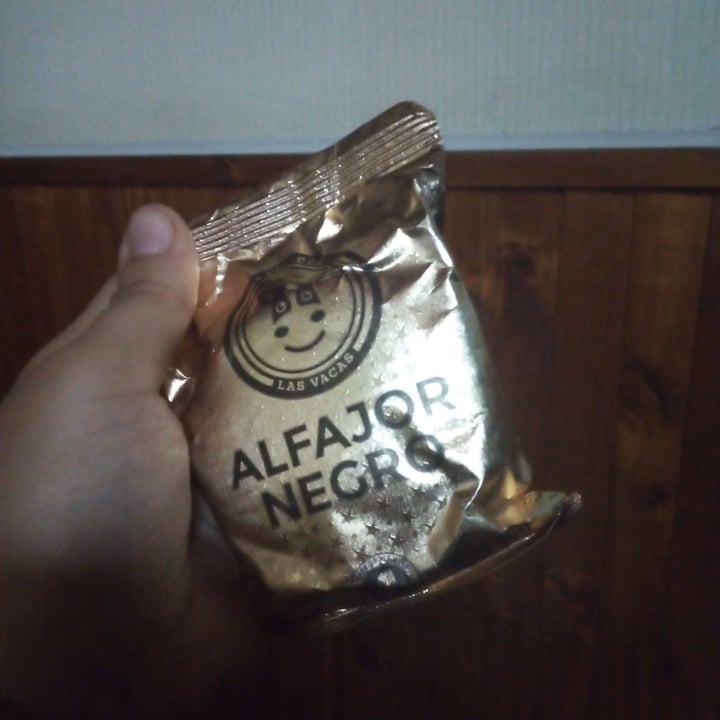 review photo of Felices Las Vacas Alfajor Negro shared by @magavegan on 03 Jun 2021 - review