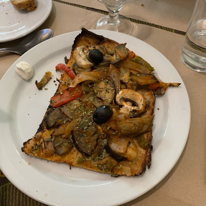 review photo of La Riera Pizza vegana shared by @helenpfuertes on 28 Nov 2022 - review