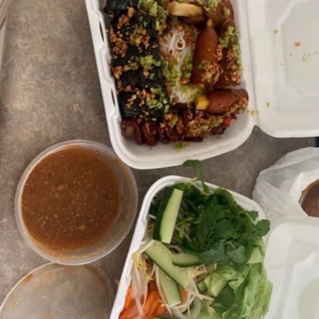 Foto do prato “Vegetarian Mock Grilled Beef Sausage, Mock Shrimp on Sugar Cane, and Mock Beef Wrapped in Herb Leaves”