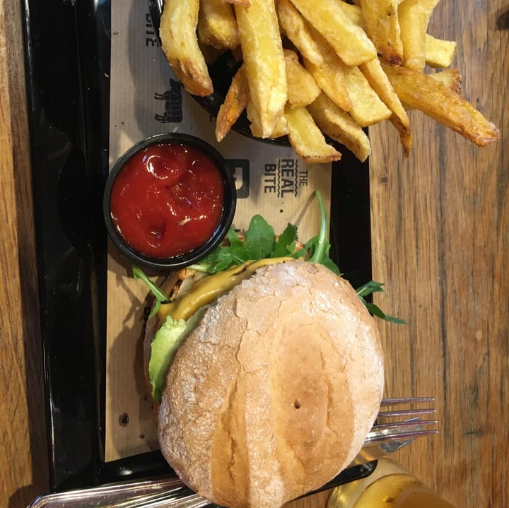 photo of Burger Bar Beyond Burger shared by @jcap12 on  25 Aug 2020 - review