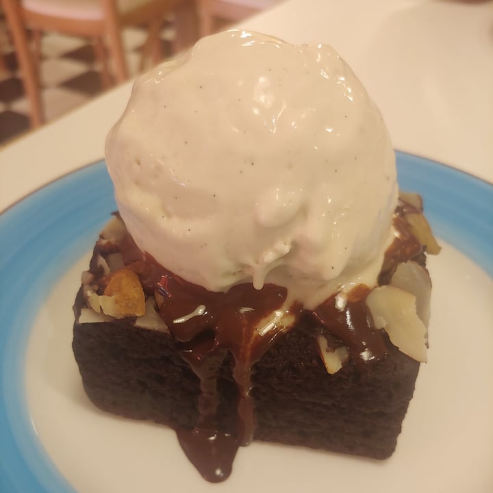 photo of Privé Robertson Quay Dark Chocolate & Nuts Brownie shared by @vegananu on  23 Feb 2021 - review