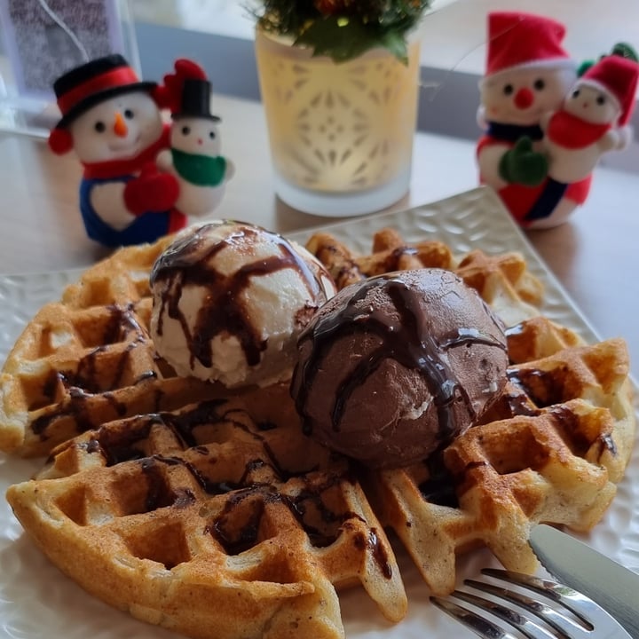 photo of Loving Nature Fortunate Coffee Cafe SG Waffle With A Scoop Of Ice Cream shared by @michaelonimusha on  06 Dec 2021 - review