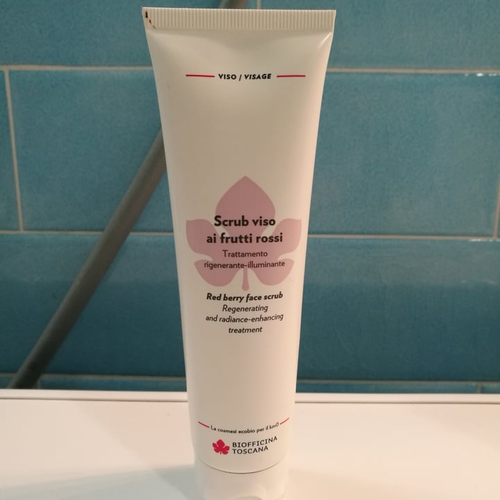 photo of Biofficina Toscana Scrub viso ai frutti rossi shared by @isabella89 on  14 Mar 2022 - review