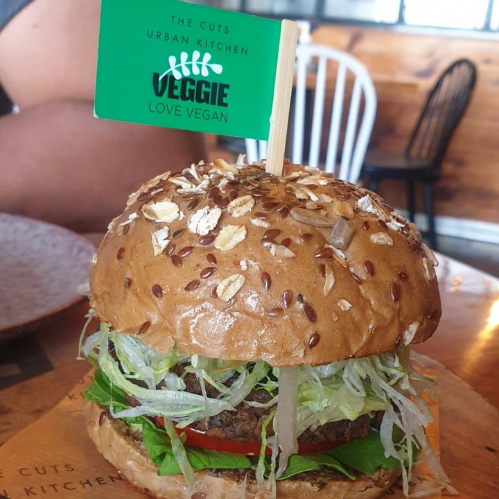 photo of The Cuts Urban Kitchen Vegan Burger Beyond Meat shared by @mrslianneviibii on  15 May 2022 - review