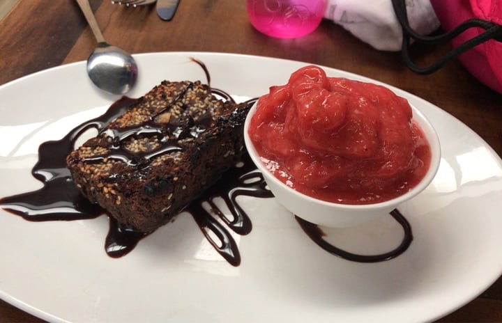 photo of Shakti en Chile Brownie con helado de frutos rojos shared by @lunix on  29 Feb 2020 - review