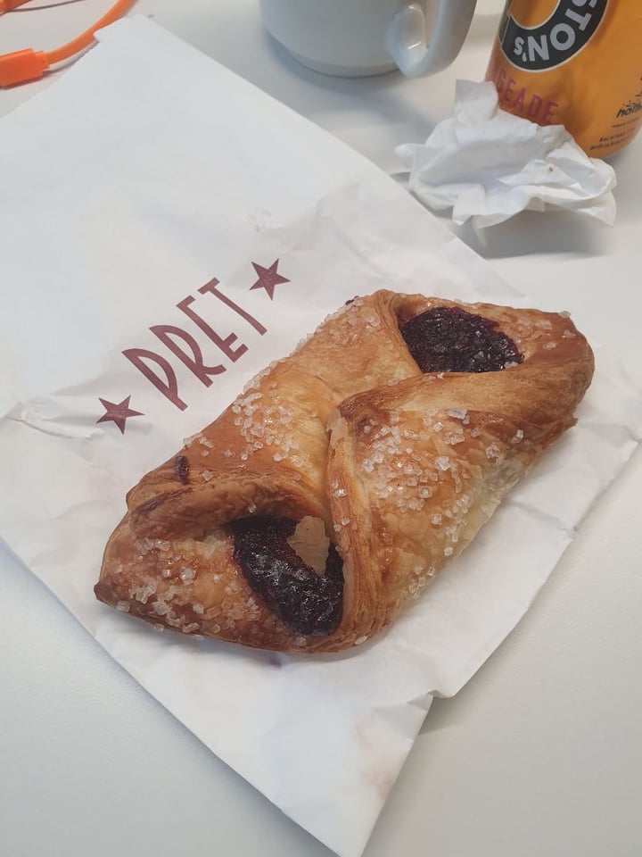 photo of Pret A Manger Very Berry Croissant shared by @thaigrrlillee on  31 Jan 2020 - review