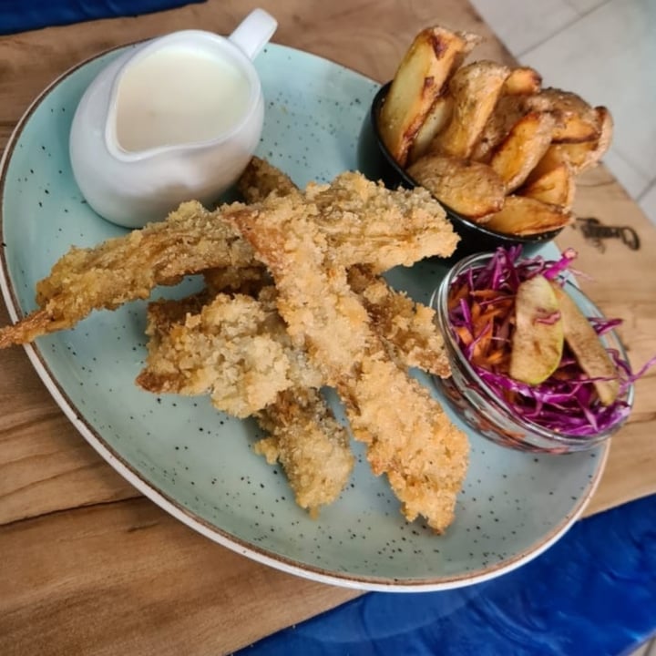 photo of Cleavy's Vegan & Vegetarian Eatery Vegan Calamari Served With Fries, Salad And Vegan Lemon Mayo Sauce shared by @nicoleen on  19 May 2022 - review