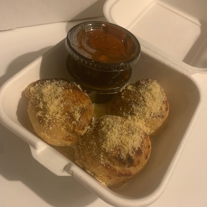 photo of Pizzeria Du garlic knots shared by @xdarrenx on  19 Sep 2020 - review