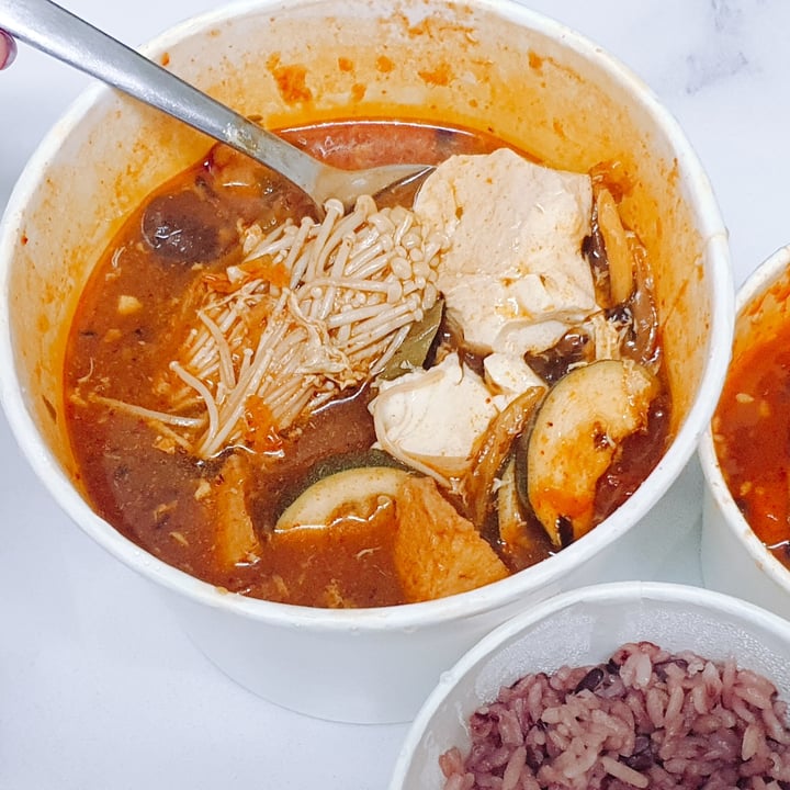 photo of The Boneless Kitchen Kimchi Jjigae (Spicy and Sour Kimchi Stew) shared by @veggiexplorer on  03 Sep 2020 - review