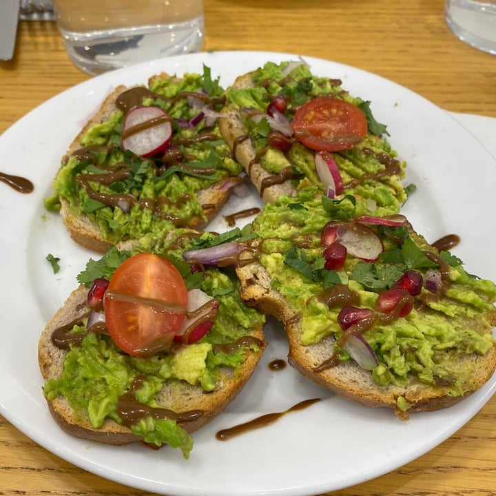 photo of Cloud Cakes Avocado Toast shared by @cecicarotepatate on  28 Mar 2022 - review