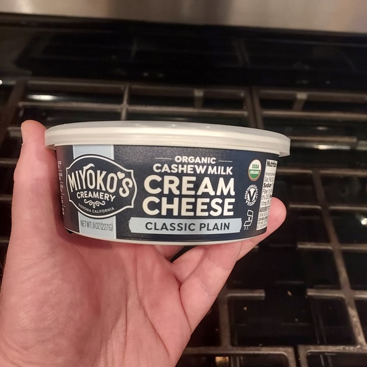 photo of Miyoko's Creamery Cashew Milk Cream Cheese shared by @spacedemon on  08 Dec 2021 - review