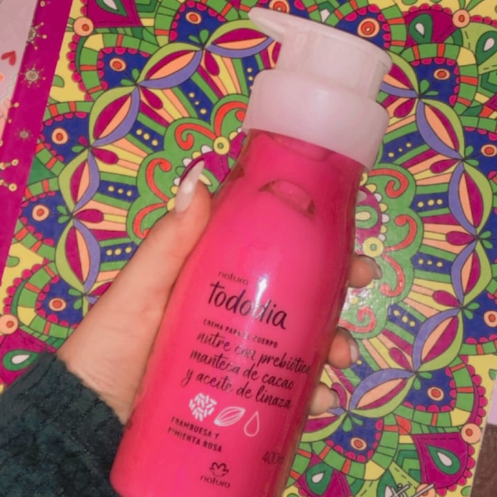 photo of Natura Crema para el cuerpo tododia frambuesa y pimienta rosa shared by @etnamoreno on  20 Jul 2021 - review