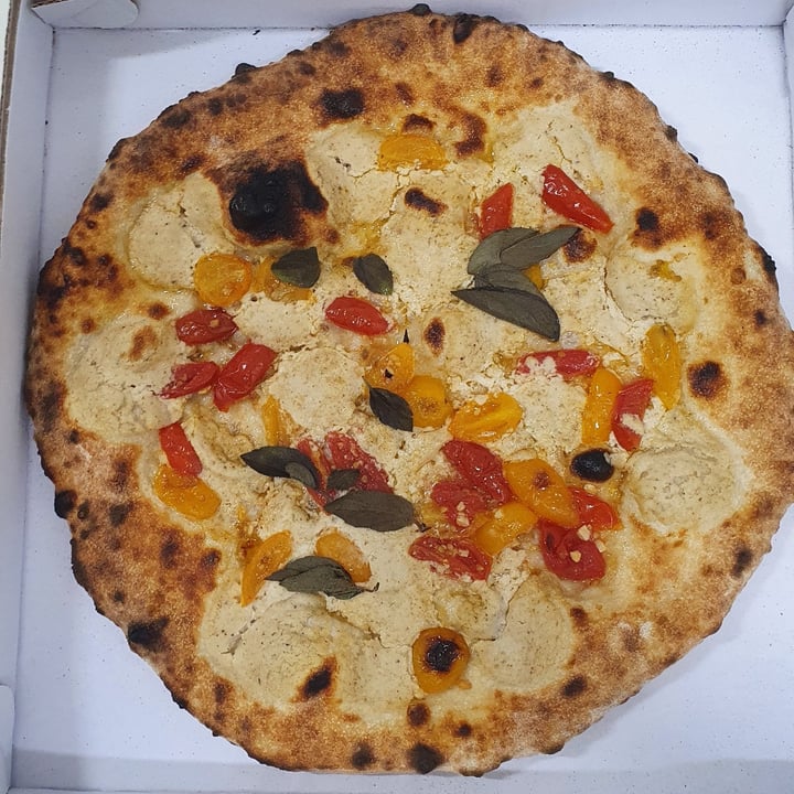 photo of Pizza Youth Vegan Caprese Bianca shared by @patimurno on  09 Apr 2022 - review