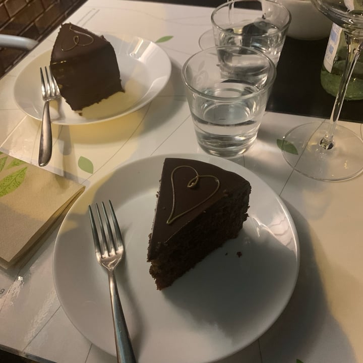 photo of Essenza Love Natural Food Torta Sacher shared by @caracatastrofe on  28 Nov 2021 - review