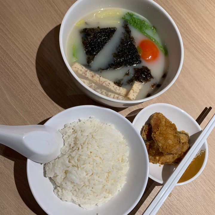 photo of Buddha Tooth Relic Temple and Museum Fish Soup with Rice shared by @realview on  24 Jun 2022 - review