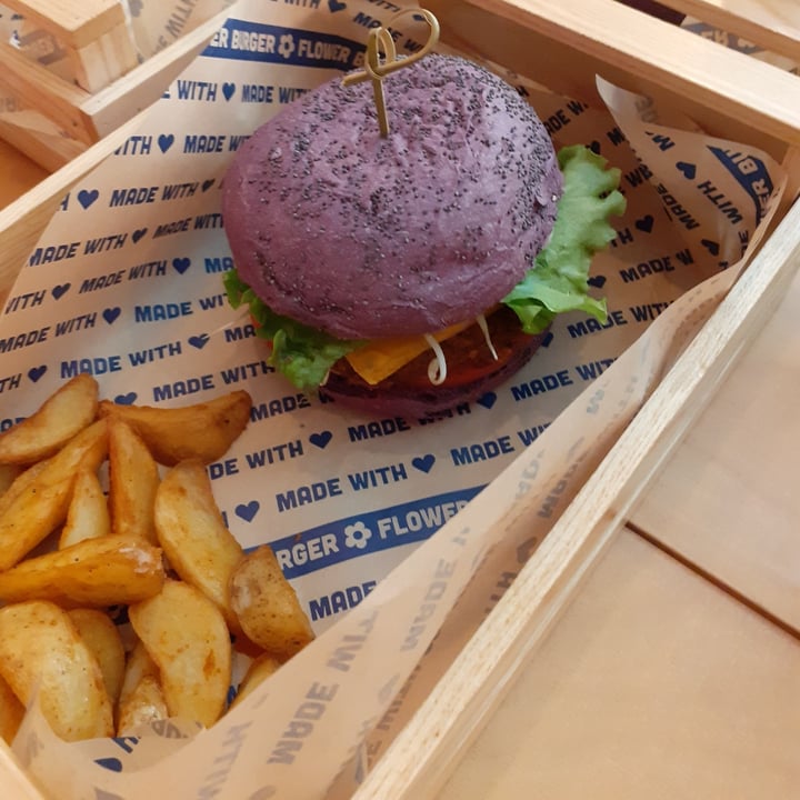 photo of Flower Burger Flower Burger shared by @fra102030 on  14 Oct 2020 - review