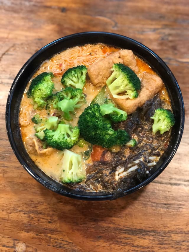 Foto del plato “Laksa Yong Tau Foo”