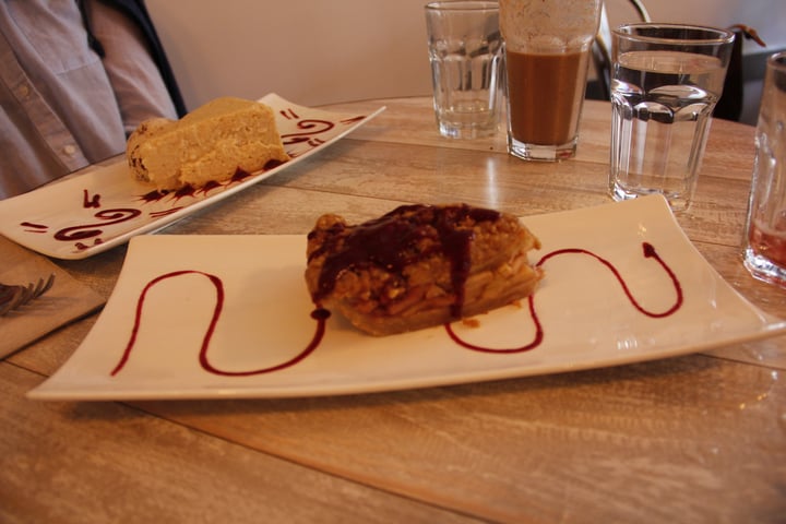 review photo of Candle Cafe Berry Crumb Pie shared by @lianaperez on 23 Aug 2018 - review