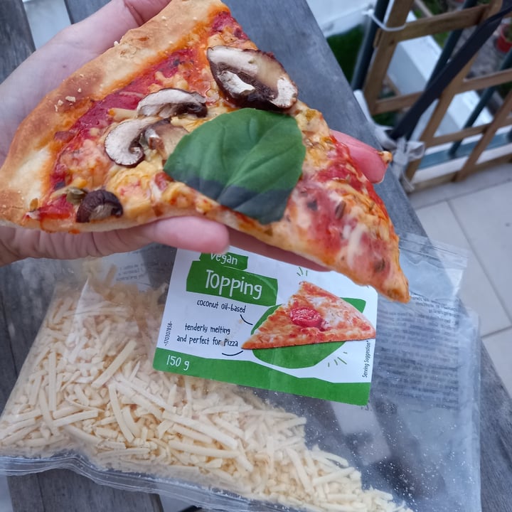 photo of Vemondo Grattugiato Vegano shared by @janineoliveira99 on  07 Oct 2021 - review