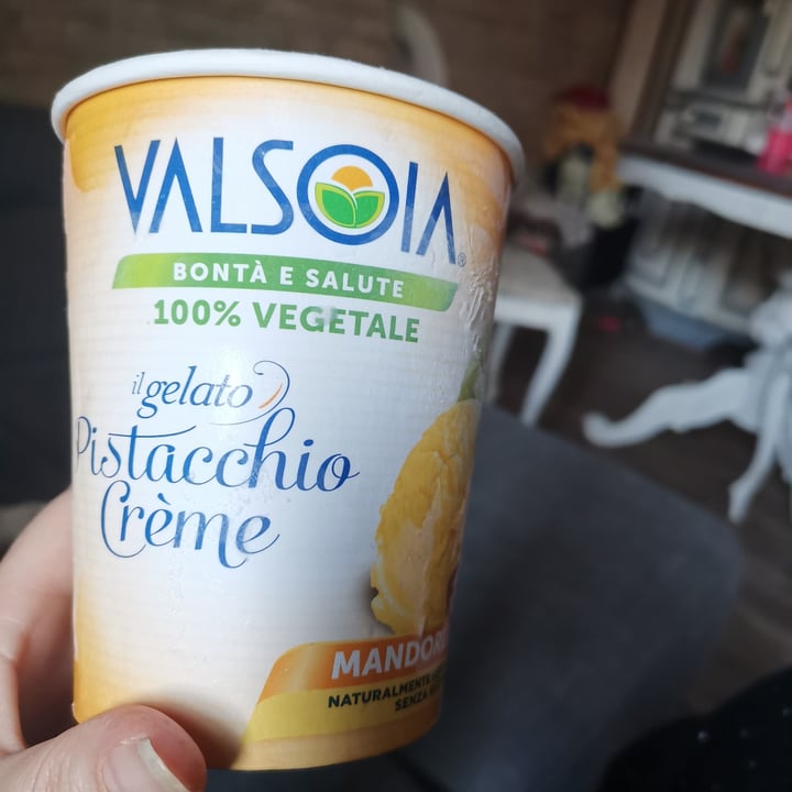 photo of Valsoia il Gelato al pistachio e crema Mandorla  shared by @cip on  14 Jul 2022 - review