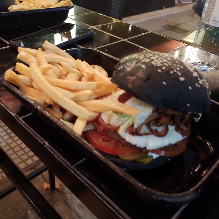 photo of Williamsburg Burger Bar Not Willy shared by @raulodtd on  09 Feb 2021 - review
