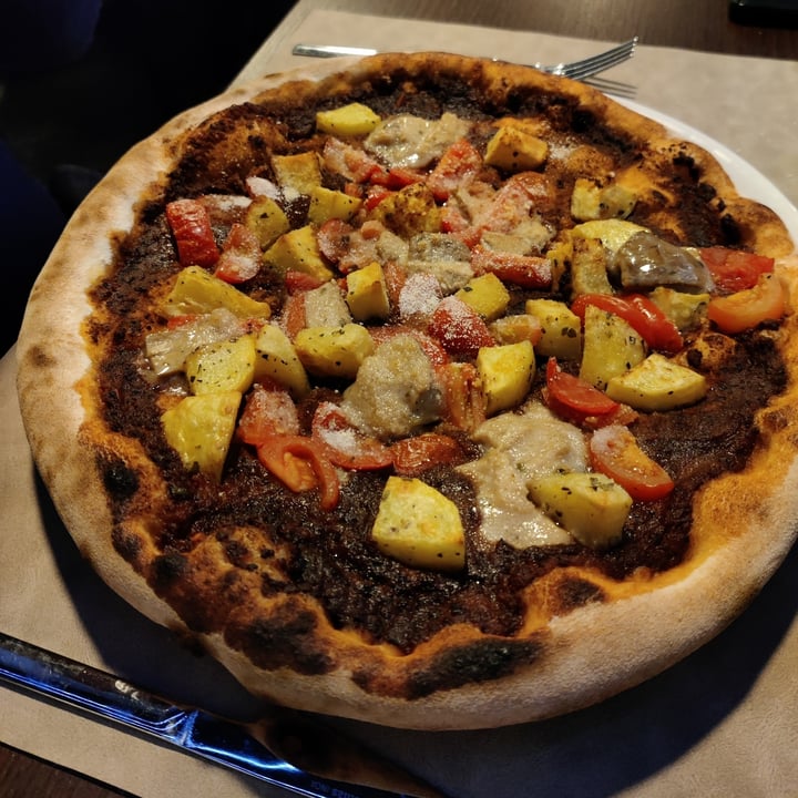 photo of Magazzini di Palazzo Donnafugata Pizza Casereccia (Veganizzata) shared by @emilianogiangreco on  06 Nov 2022 - review