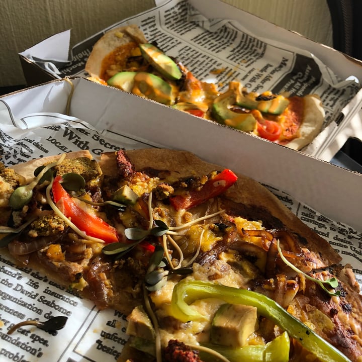 photo of Vegan Streetfood Deli - Obs Chickless Mayo Pizza shared by @curlyhairedvegan on  05 Jun 2022 - review