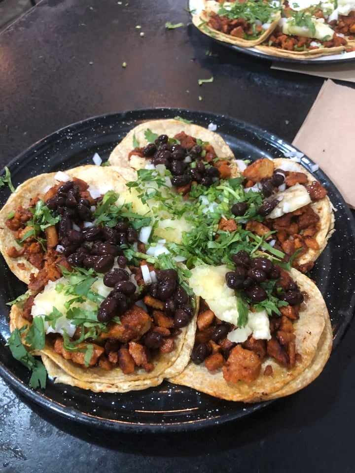 photo of Por siempre vegana 2 Tacos al pastor (trompo) shared by @atoyber on  05 Mar 2020 - review