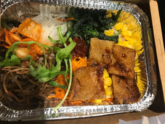 Foto del piatto “Binbimbap”