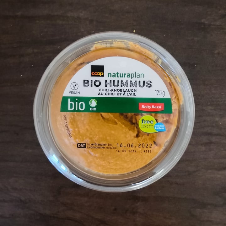 photo of Coop naturaplan bio hummus chili-knoblauch shared by @totoro on  06 Aug 2022 - review