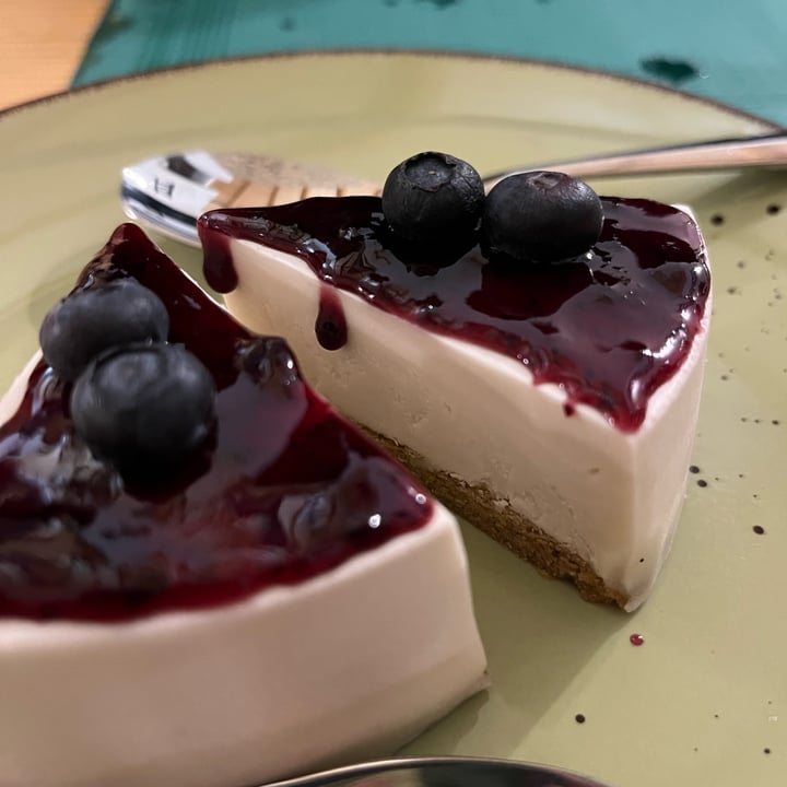 photo of O Viso Ecovillage Blueberry Cheesecake shared by @ambybevan on  01 Feb 2022 - review