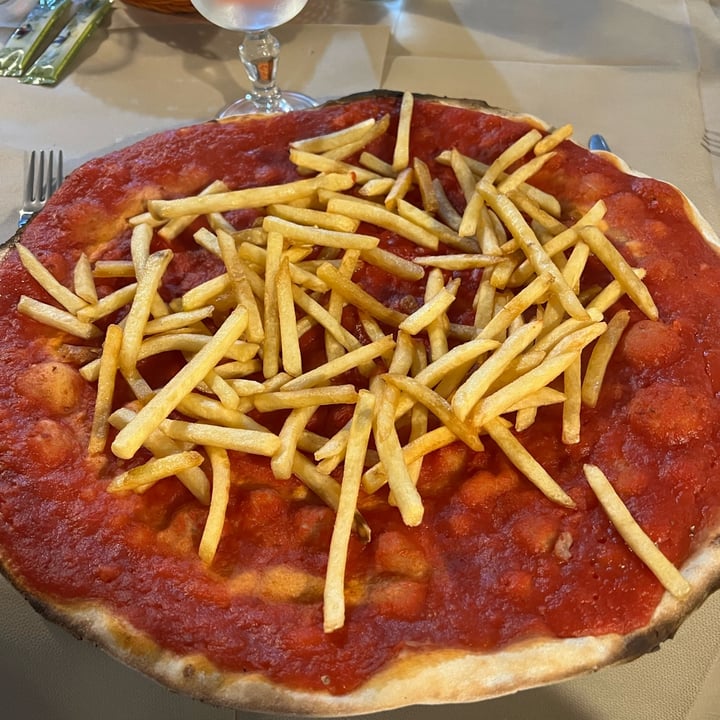 photo of 5 Maggio Pizza Rossa Con Patatine shared by @aliclinomaniac on  22 Oct 2021 - review