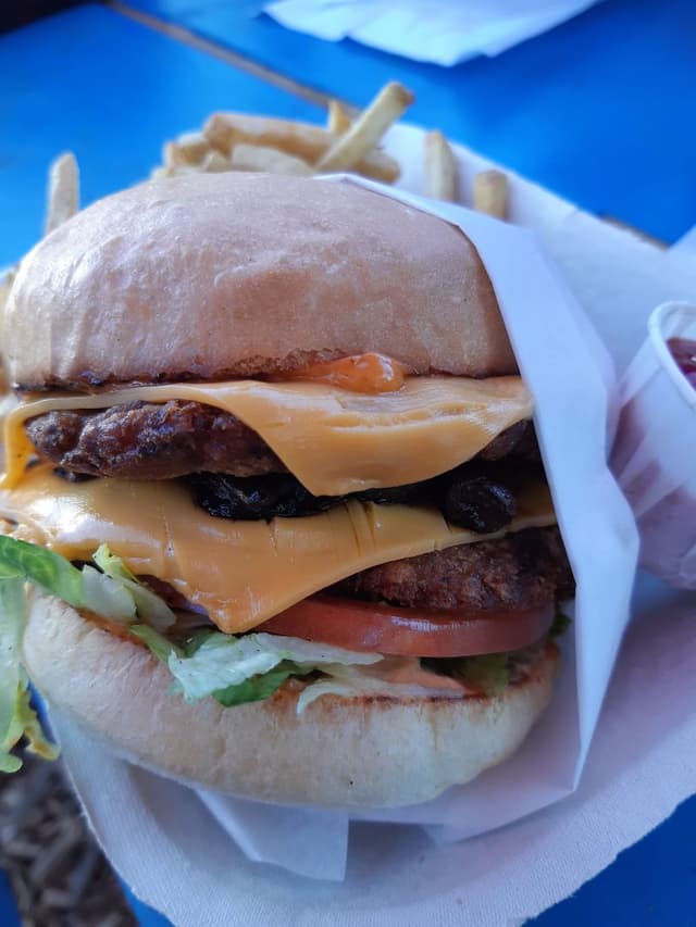 菜肴“Vegan double cheese burger”的照片