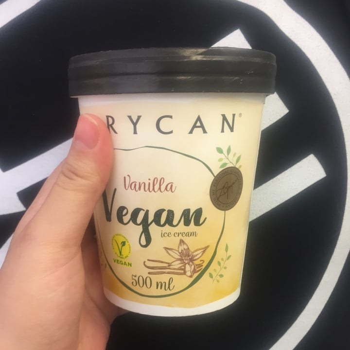 photo of Grycan Vegan Vanilla Ice Cream shared by @tourbio on  19 May 2021 - review